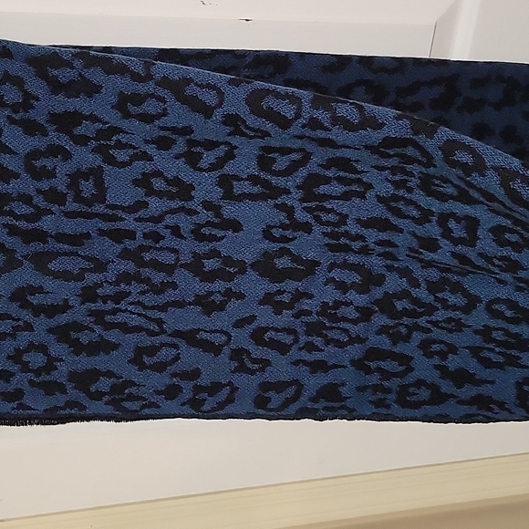 RW&CO Scarf Animal Print - Picture 7 of 7